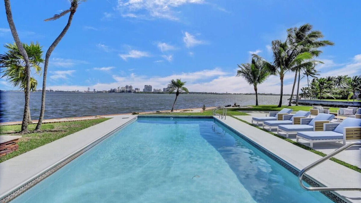Seybold House | Waterfront Hot Tub, Heated Pool, Outdoor Lounge & Grill, King Beds