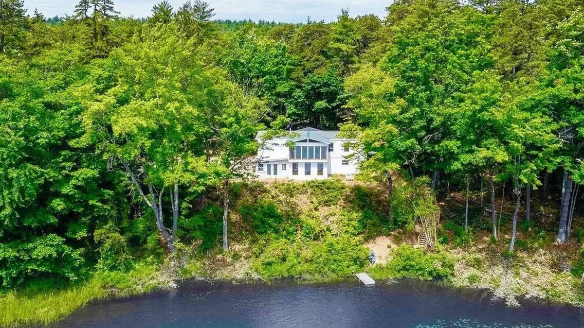 Conway House | Waterfront! HotTub-Kayak-On Snowmobile Trail-Massage chair-Sauna-On Hiking Trail