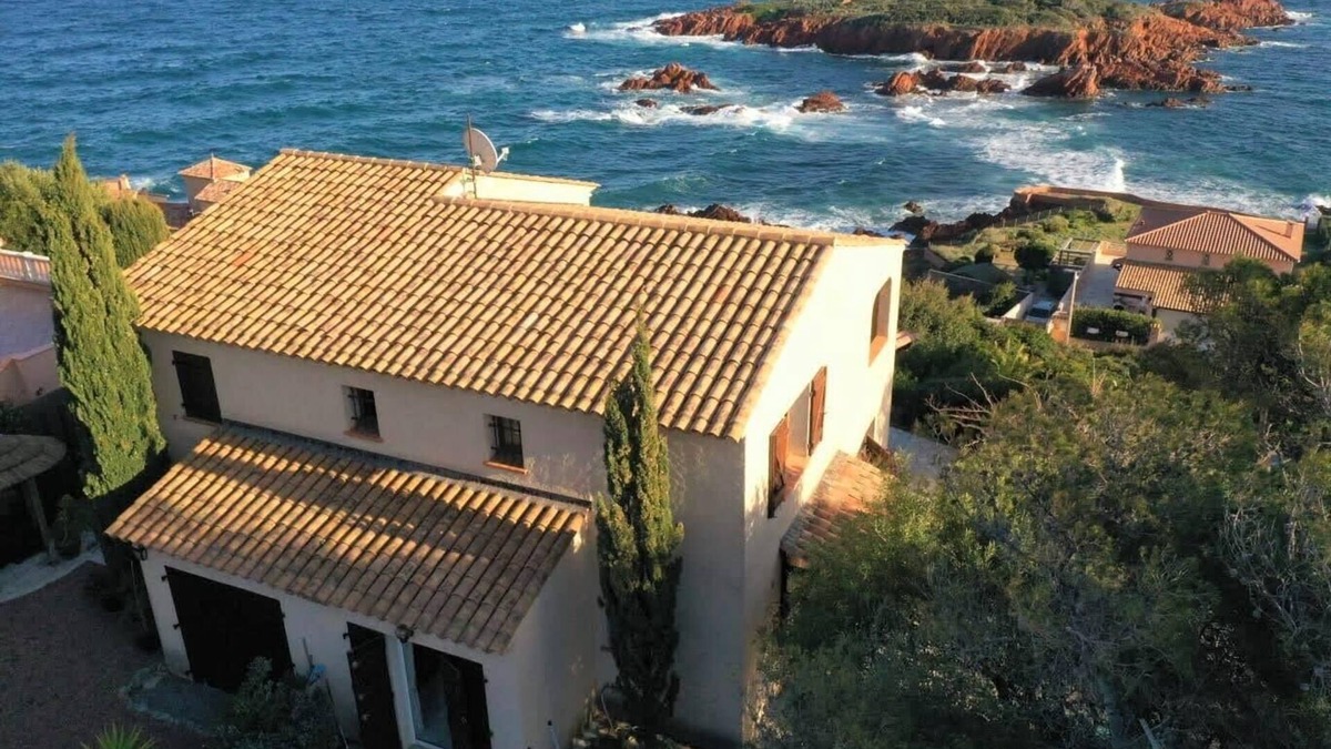 Antheor House | Waterfront House With Sea View