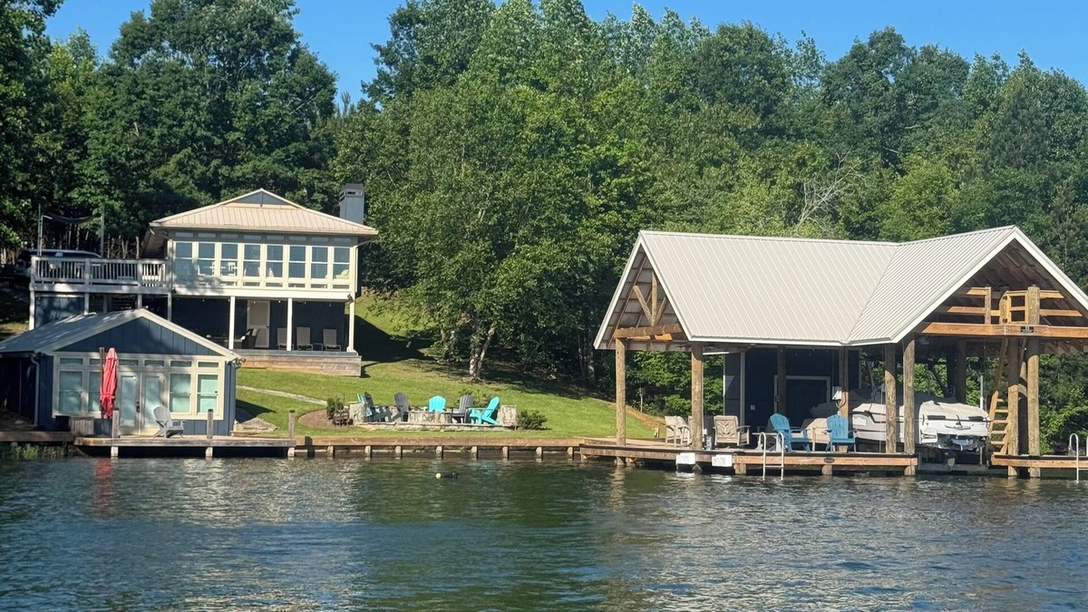 Dadeville House | Waterfront House & Guest House on Lake Martin!