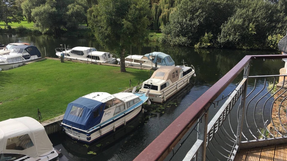 St Neots House | Waterfront House In The Heart Of St Neots