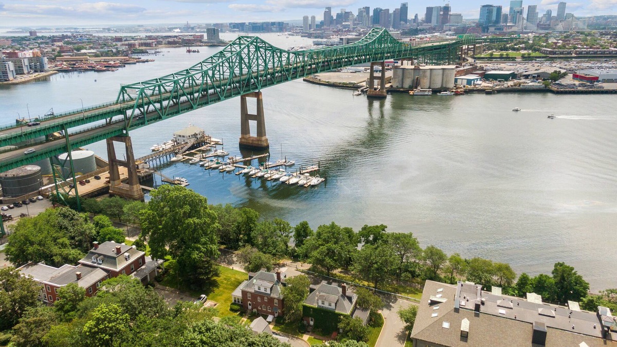 Chelsea House | Waterfront House Minutes from the Boston Downtown, Airport, Encore Casino