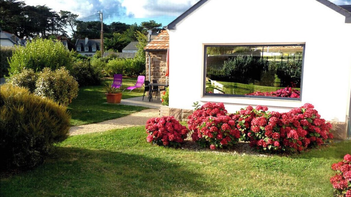 Tregastel House | Waterfront house on GR34, beaches, shops on site TREGASTEL pink granite