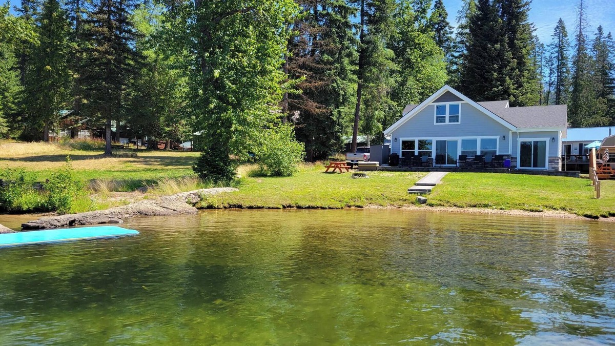 Coolin House | Waterfront house on Priest Lake with private lake frontage.