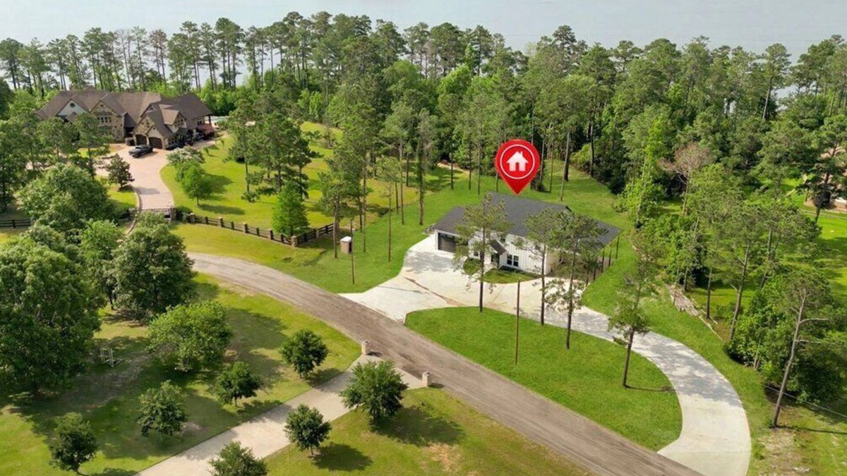 Brookeland House | Waterfront house on Sam Rayburn