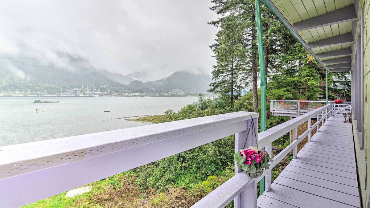 West Juneau House | Waterfront House w/Glacial Views - Near Downtown!