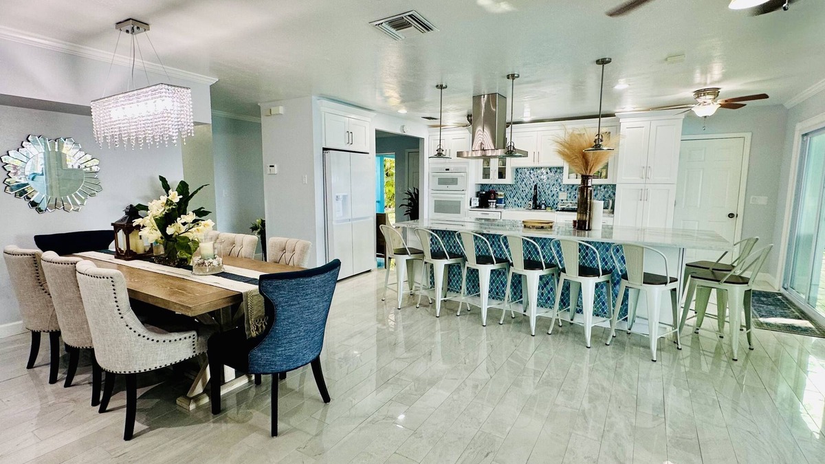 Rainbow Groves House | Waterfront House with Heated Pool, Jacuzzi & Private Dock