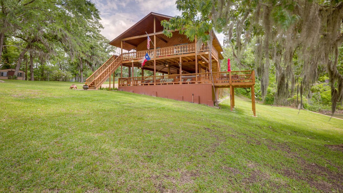 Oakhurst House | Waterfront Huntsville Home w/Private Dock & Spa