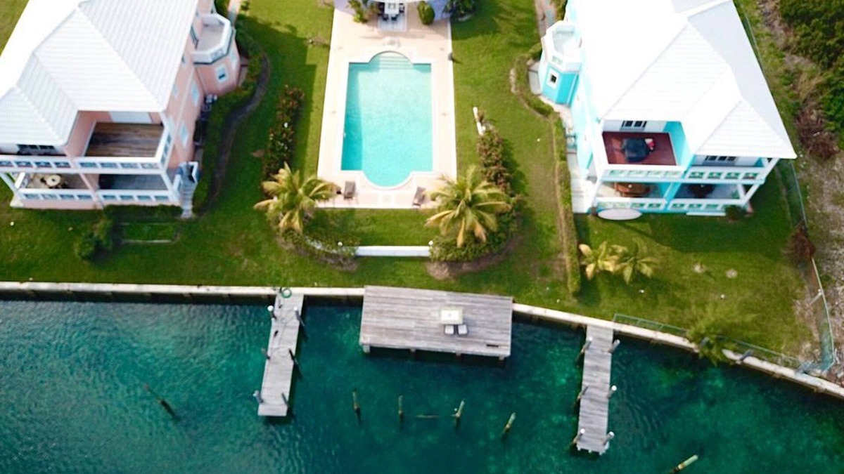 Bahamia West House | Waterfront Italian inspired tropical escape