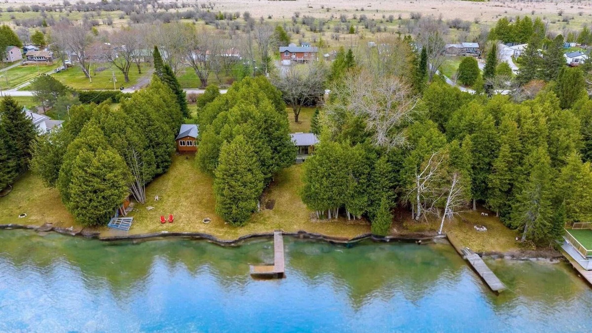 Kirkfield Cottage | Waterfront Kawartha Lakes Cottage - Canal Lake