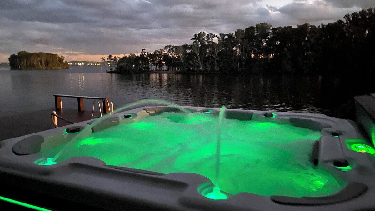 Chittaway Point House | Waterfront Lakehouse with Hot-Tub