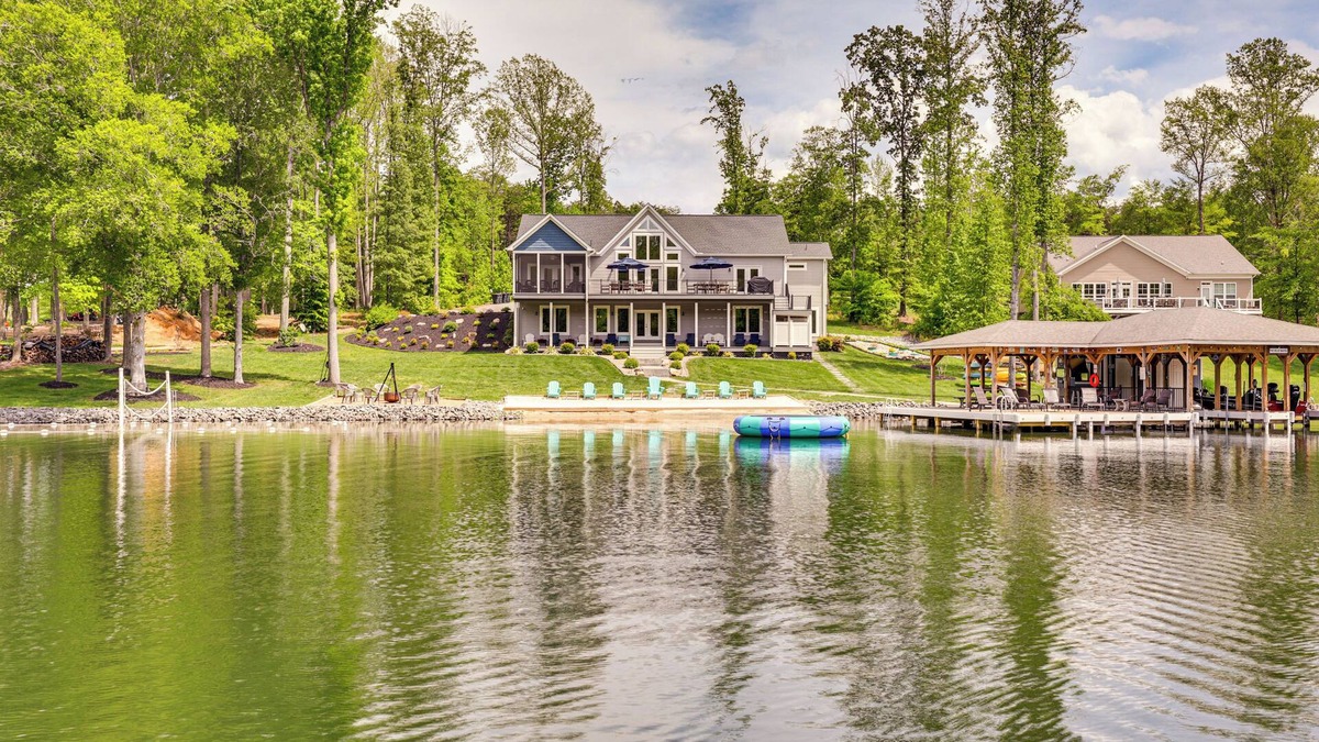 Bumpass House | Waterfront Lake Anna Home w/Dock, Beach & Kayaks!