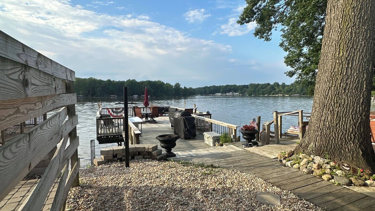 Monticello Cottage | Waterfront Lake Cottage n