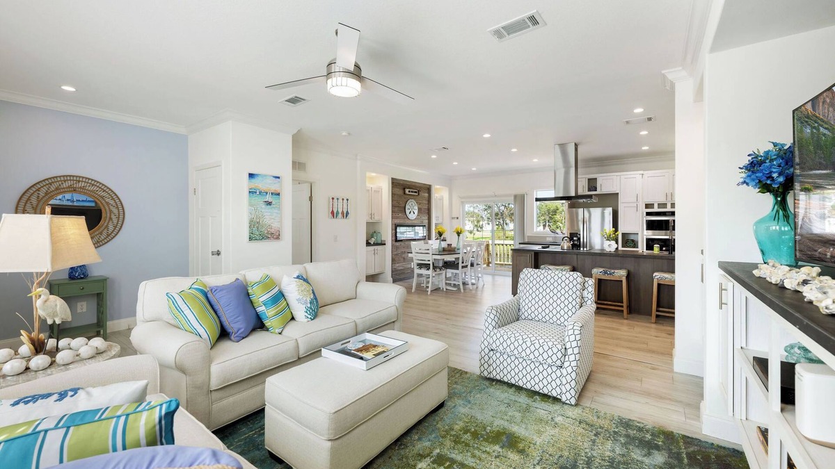 Taylor Creek House | Waterfront Lake House | Lake Access | King Bed