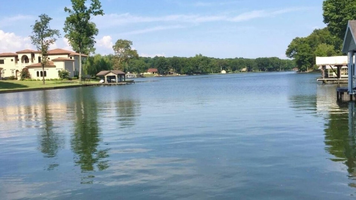 Florence House | Waterfront Lake House on Wilson Lake
