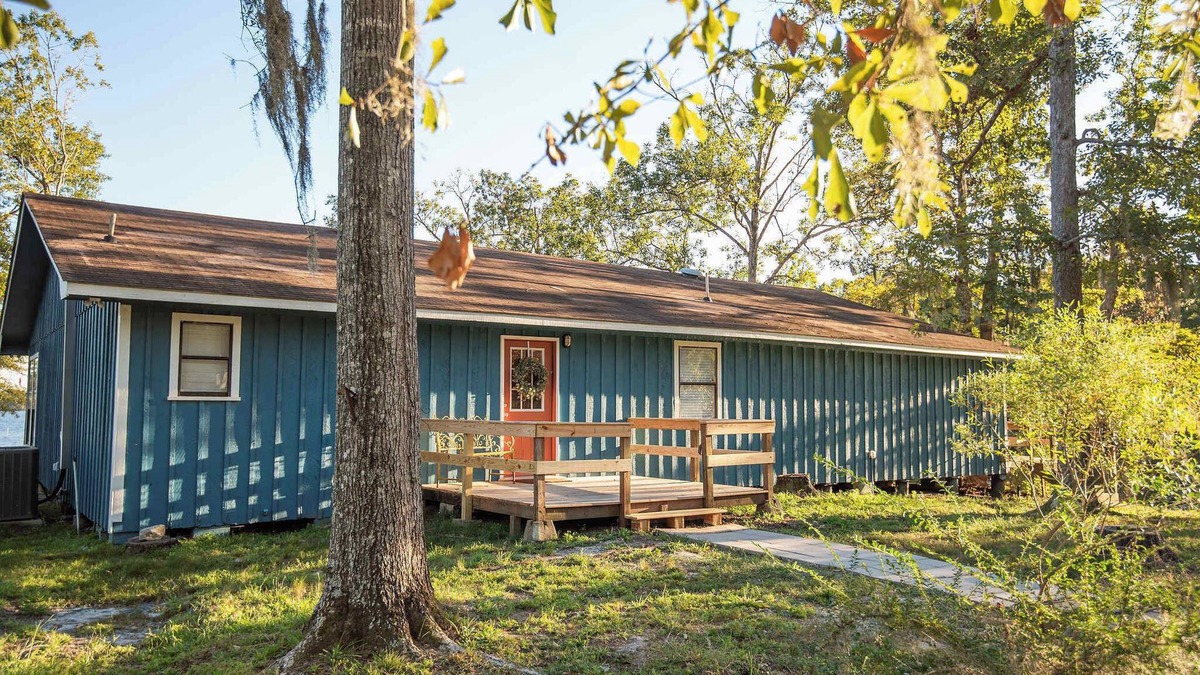 Anacoco House | Waterfront Lake Retreat Private Dock & Fire Pit