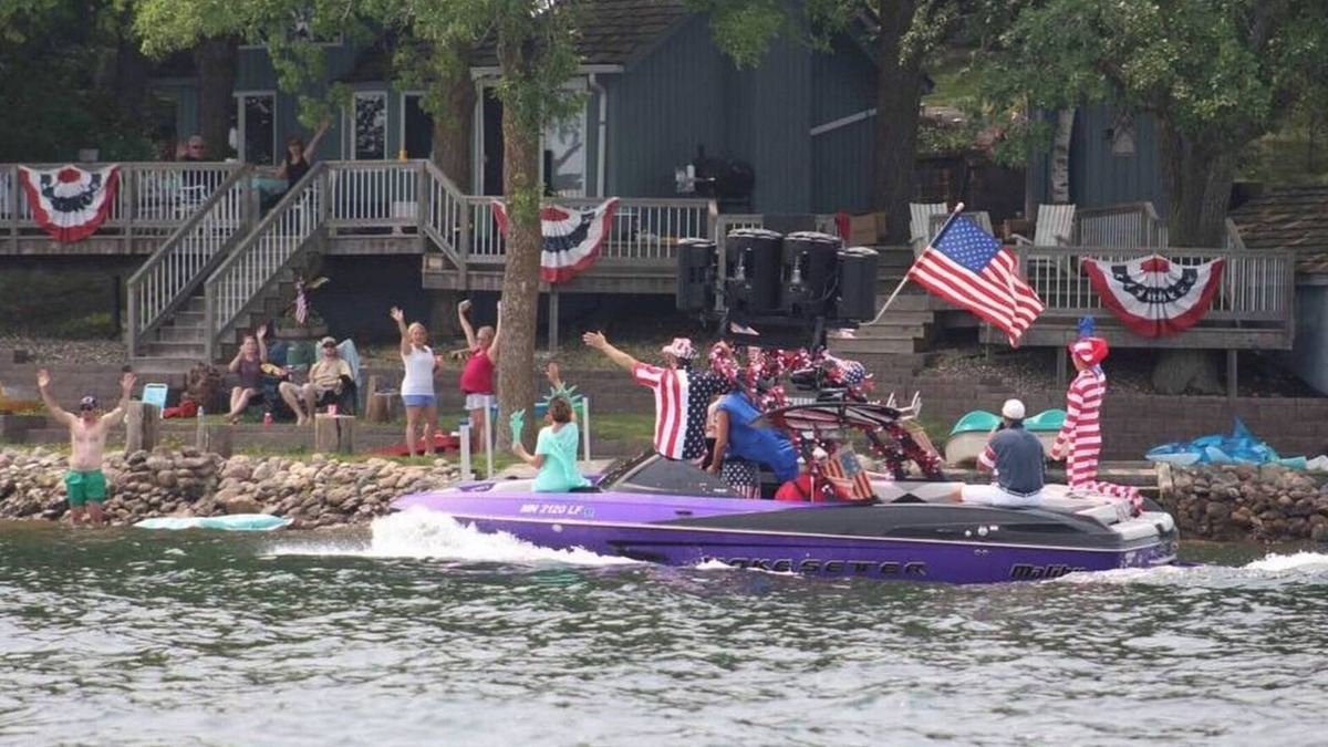 South Haven Cottage | Waterfront, Lake Sylvia Cabin w/Massive Deck & 2 Docks 3BR/2BA - Sleeps 8