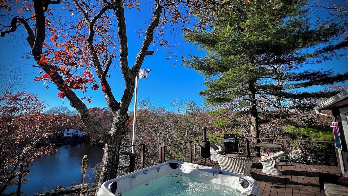 Clinton House | Waterfront Lakehouse in Clinton, CT with Hot Tub!