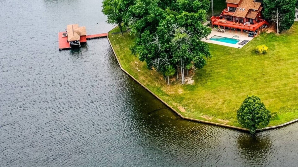 Sandy Point House | Waterfront Lakehouse-Peaceful Incredible Views. 6 bd/5 BR private side Lake Anna