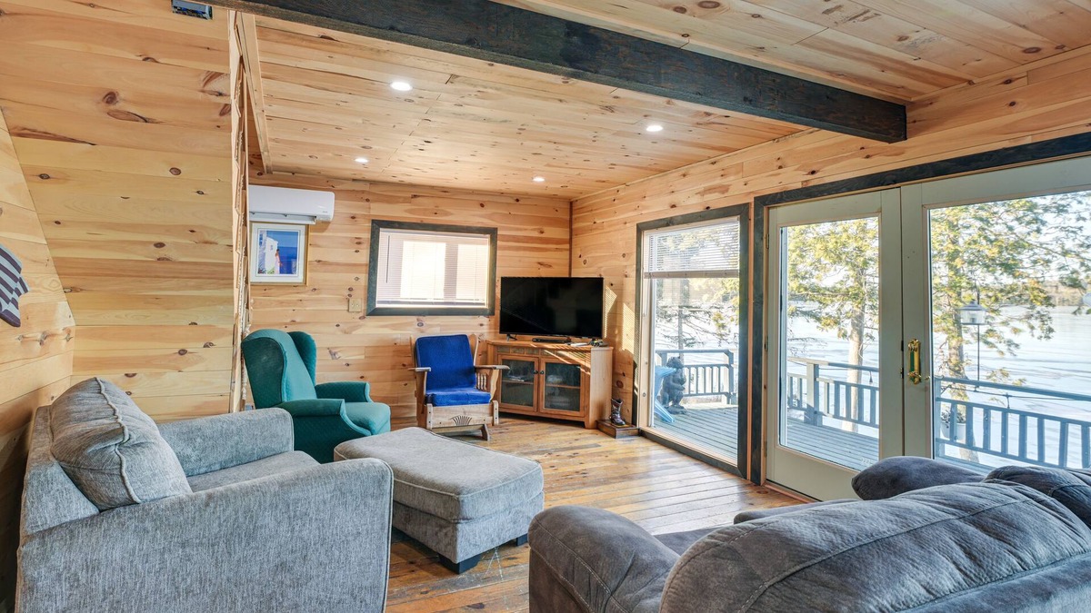 Lincoln House | Waterfront Lincoln Home w/2 Decks & Fire Pit