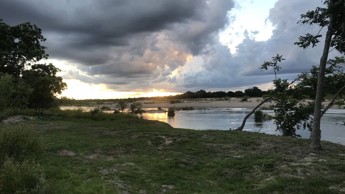 Llano Cabin | Waterfront Llano River Cabin w/Huge Deck
