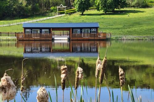 Fenagh Apartment | Waterfront Lodges - South Cabin