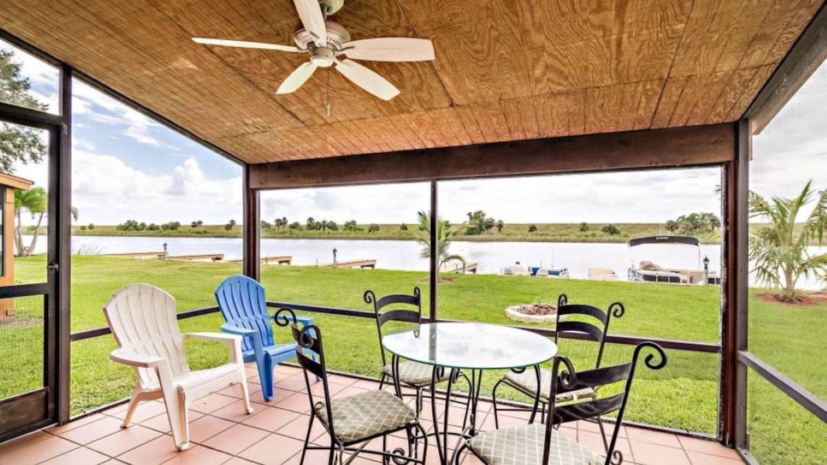 Okeechobee Cabin | Waterfront Log Cabin