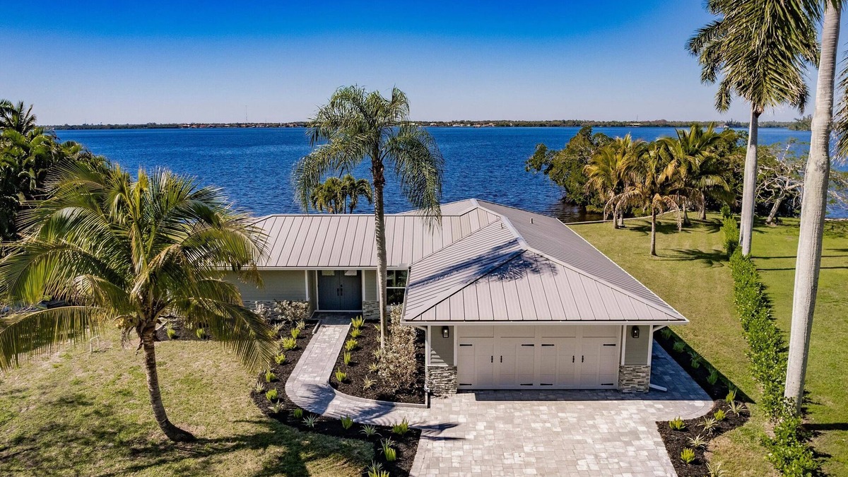 Fort Myers House | Waterfront Luxury Retreat with Stunning River Views + Epic Sunsets!