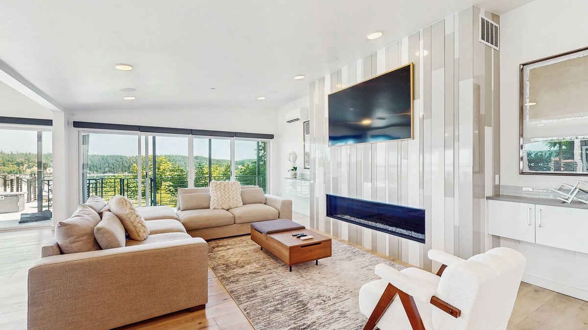 Gig Harbor House | Waterfront Luxury Retreat – Perfect for Family Reunions