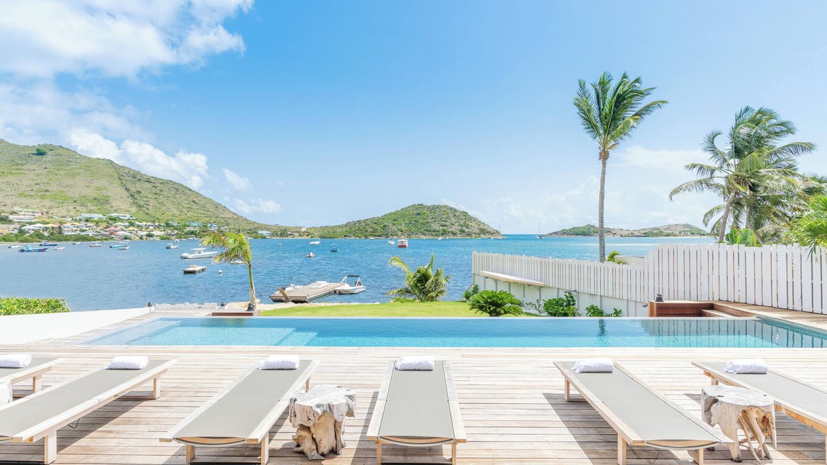 Cul de Sac Villa | Waterfront luxury villa