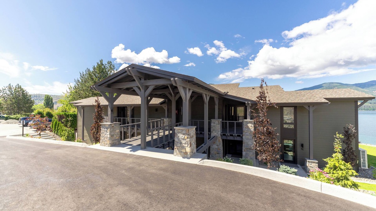 Wapato Point Condo | Waterfront Luxury- Yacinde B1