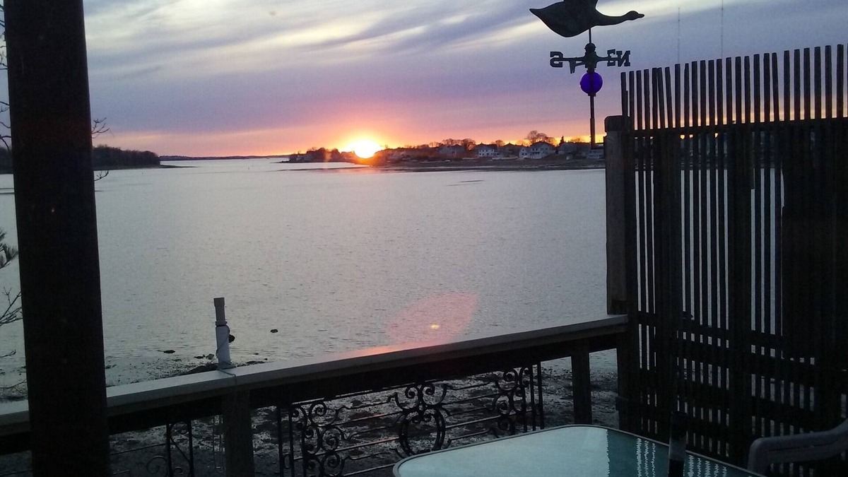 Hull House | Waterfront - Magnificent Sunsets - Direct Water Access