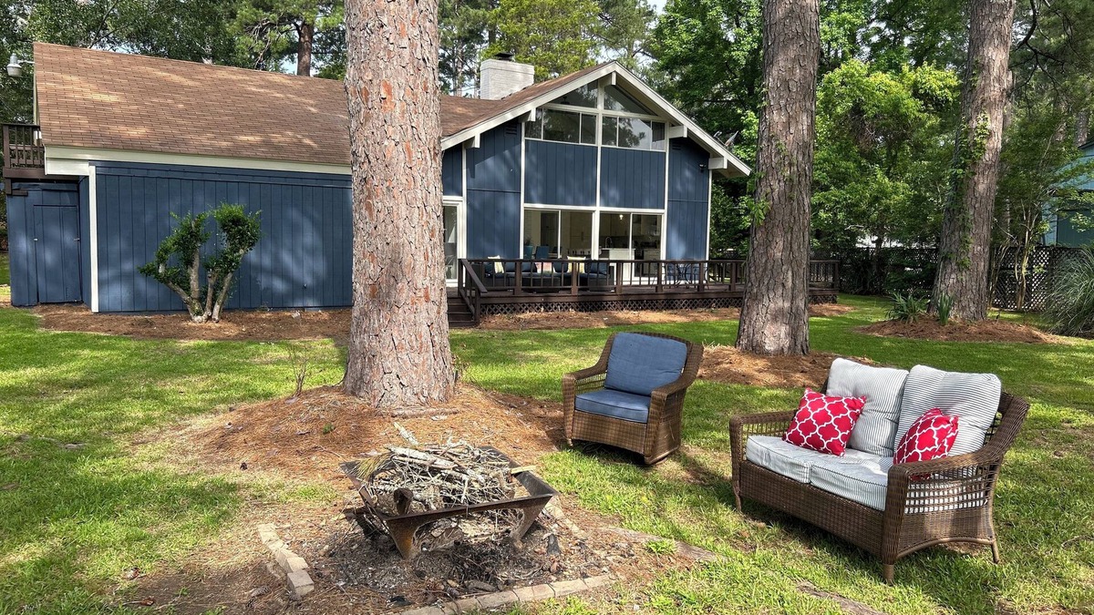 Flowood House | Waterfront Modern Reservoir Retreat with boat dock & fishing pier, Pet Friendly