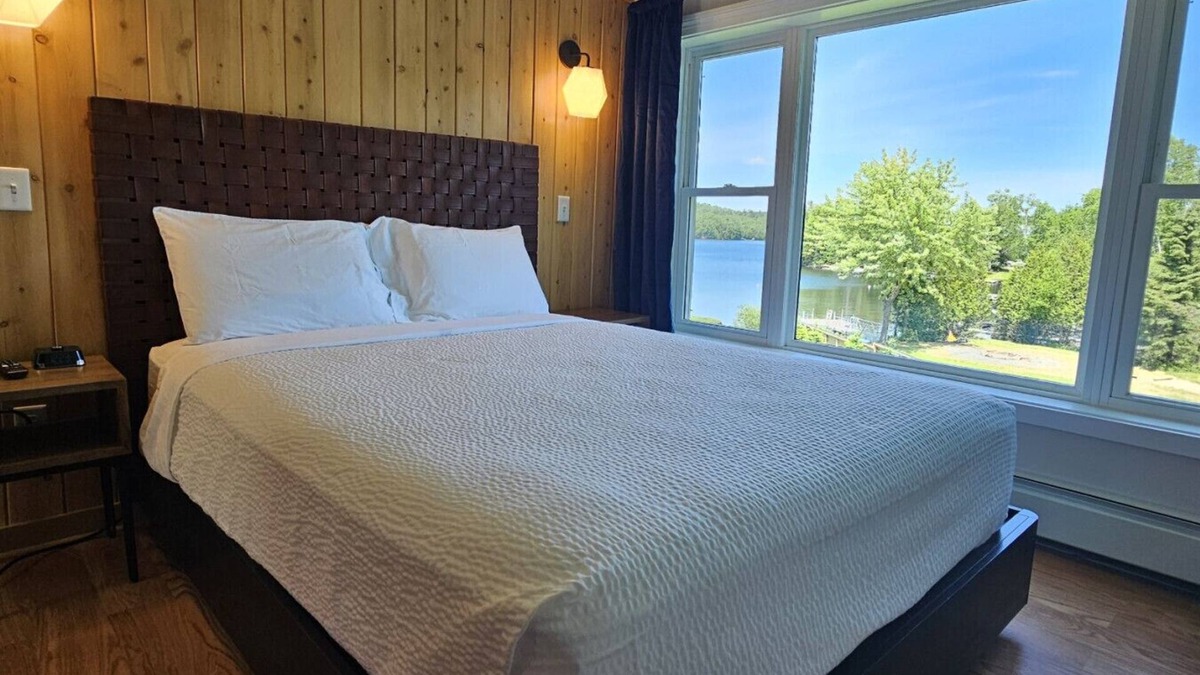 Greenville Junction Hotel | Waterfront Motel-Mountain View-ATV Access