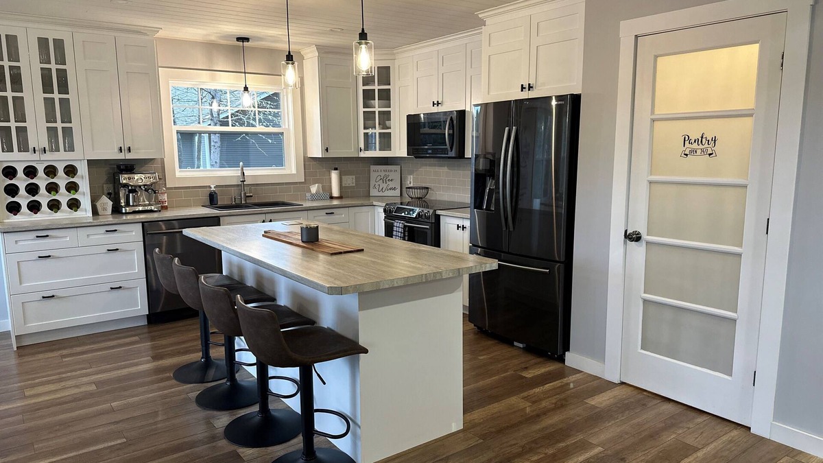 Rexton House | Waterfront | Organized | Clean | Well Stocked