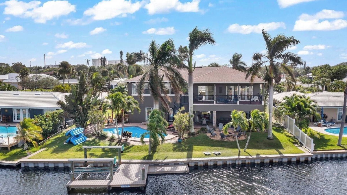 Cocoa Isles House | Waterfront Oasis:-1 blk to beach-Kayaks-Game room, Waterfront Oasis: 1 blk to beach-kayaks-game room