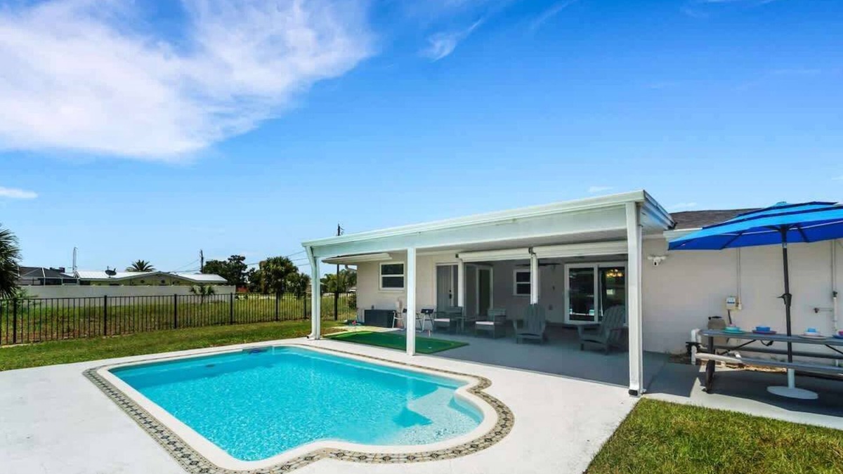 Port Charlotte House | Waterfront Oasis w/Pool & Putt
