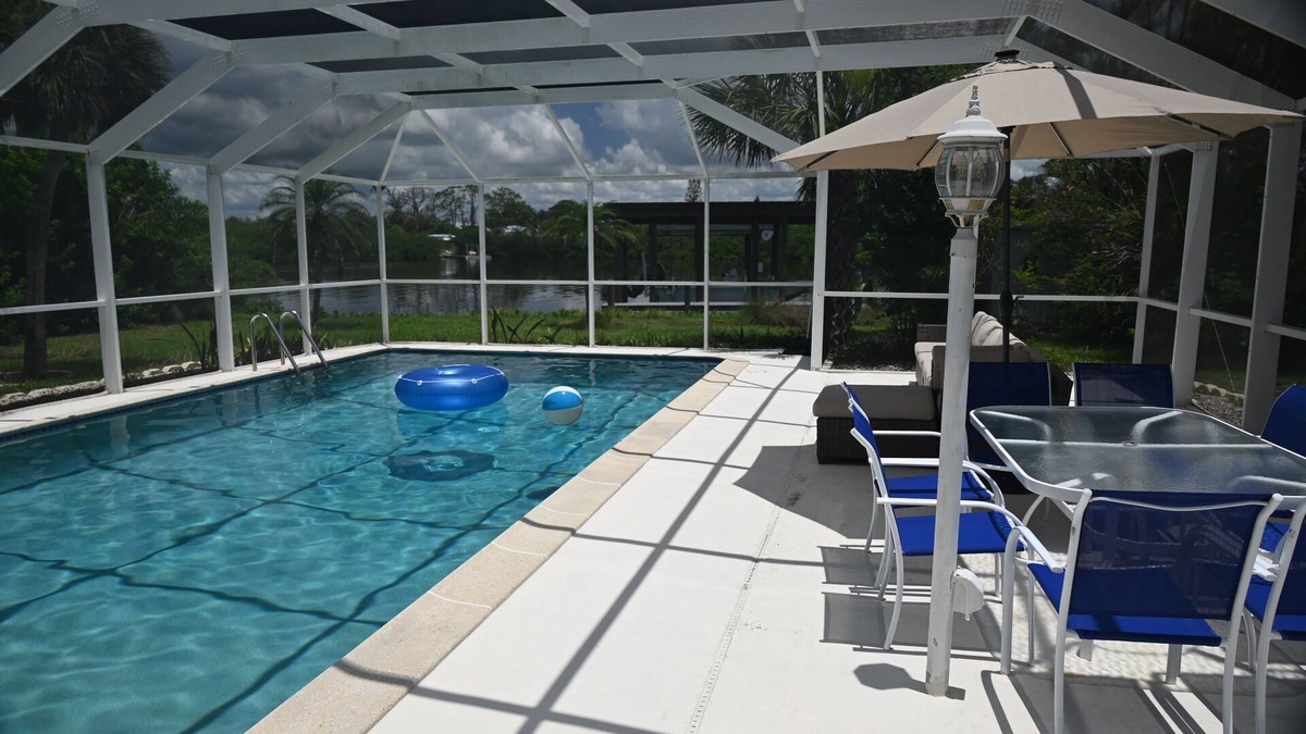 South Venice House | Waterfront Oasis wish a Splash!