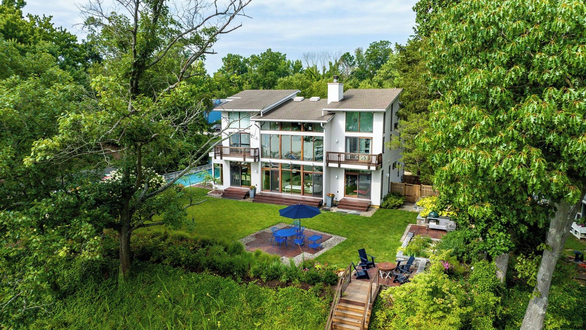 Hillsmere House | Waterfront Oasis with pool! 4 BR home minutes from downtown Annapolis!