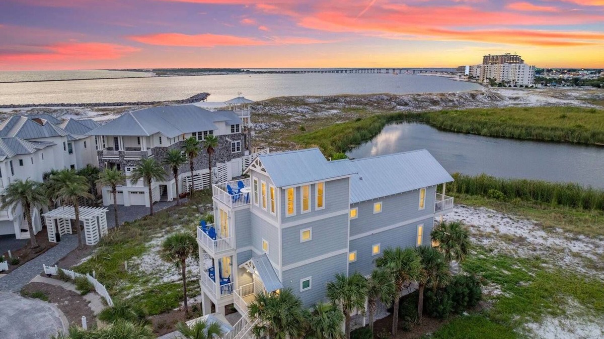 Holiday Isle House | Waterfront, Ocean View, Heated Pool - Ocean Breeze