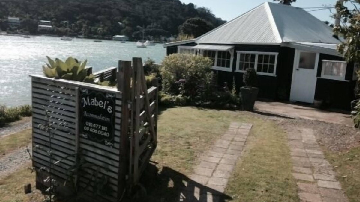Mangonui House | Waterfront Old World Class