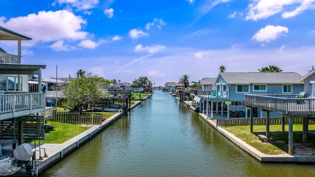 Jamaica Beach House | Waterfront on Bay +Beach+Kayak+ShuffleBoard+Cornhole+Great Fishing