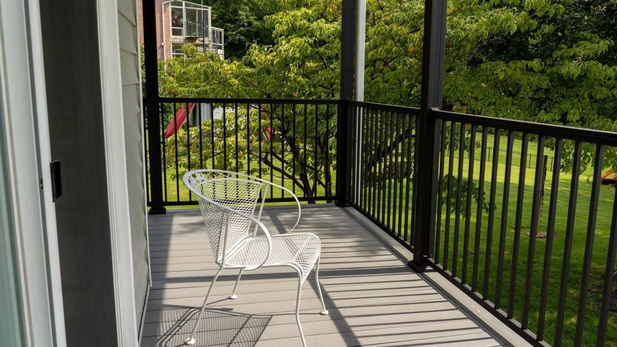 Bellmore Apartment | Waterfront on Raccoon Lake