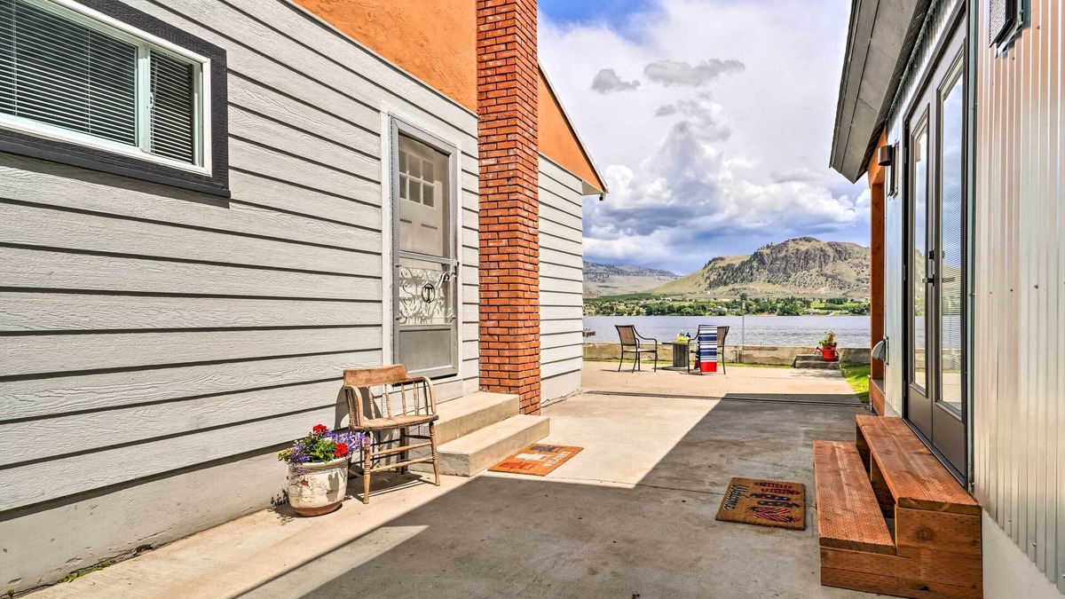 Oroville Cottage | Waterfront Osoyoos Lake Cottage w/Beach & Patio!