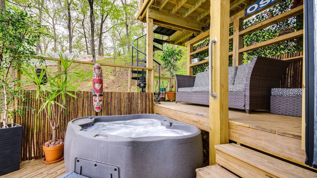 Rocky Mount House | Waterfront Ozarks Home w/Hot Tub, Bar & Dock