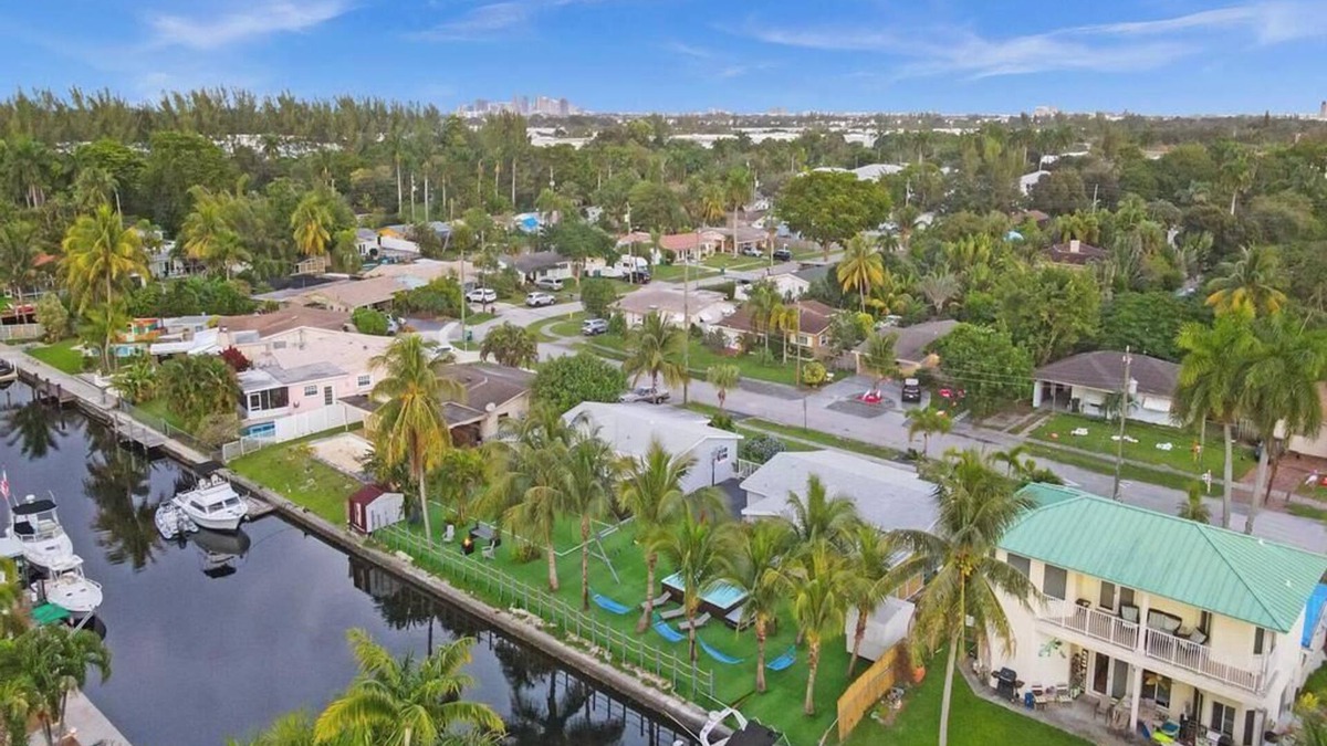 Fort Lauderdale House | Waterfront Paradise! The perfect family gathering! Pool! Soccer-Basketball-Golf!