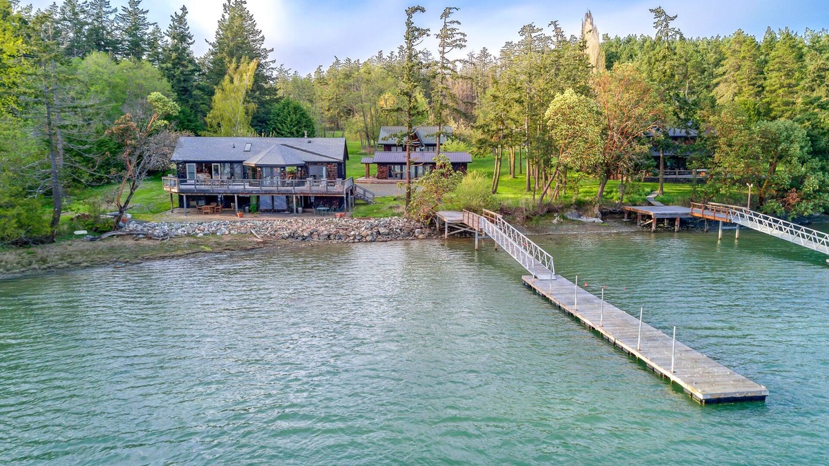 Friday Harbor House | Waterfront Paradise with Game Room! (BA)