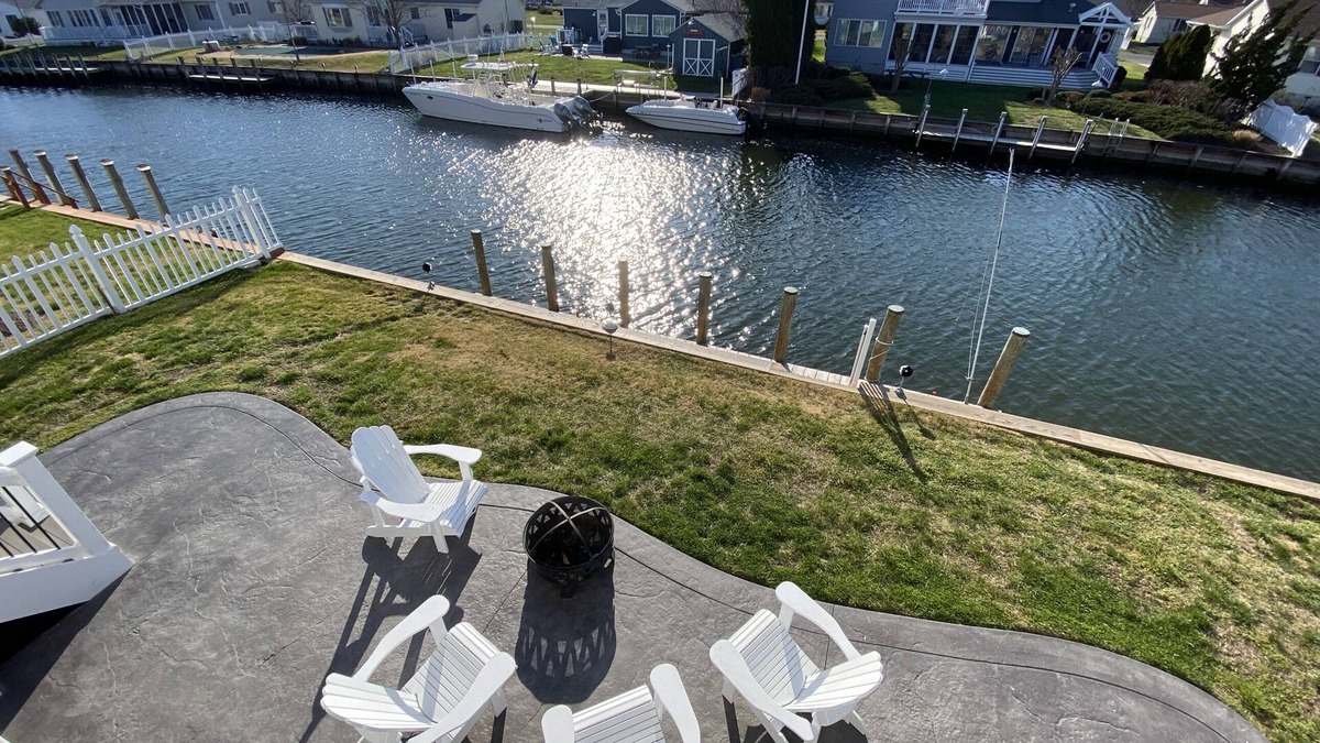 Keen-Wik On the Bay House | WATERFRONT PARADISE! Hot Tub! Bring Your Own Boat! Elevator (3 Floors Sleeps 13)