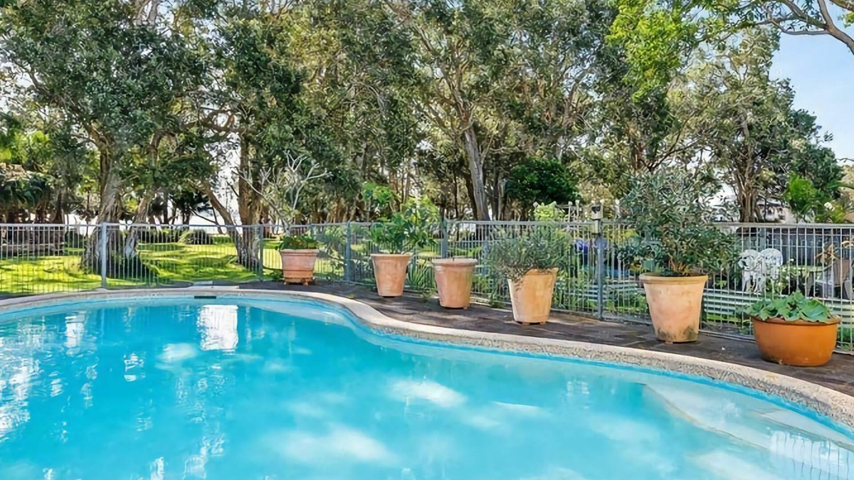 Toukley House | Waterfront Pet Friendly Abode Toukley NSW