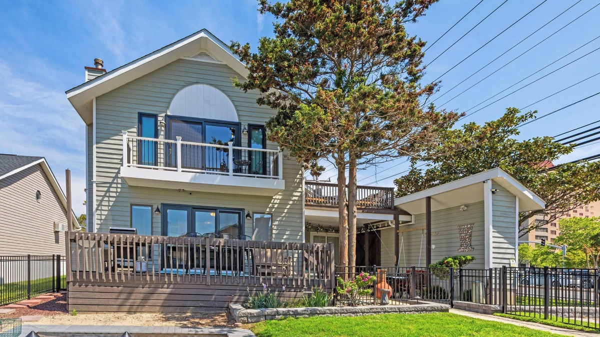 North Ocean City House | Waterfront Pets OK! Game Room Grill Kayaks Bikes